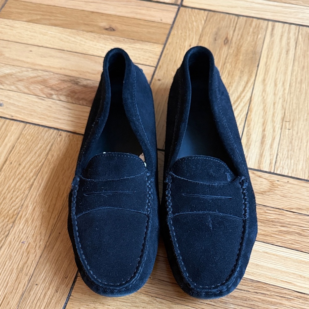 Tod’s Black Gommino Driving Shoes in Black Suede